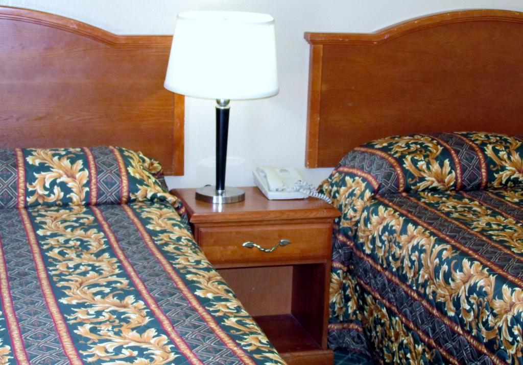 Country Inn Motel Oakdale Szoba fotó